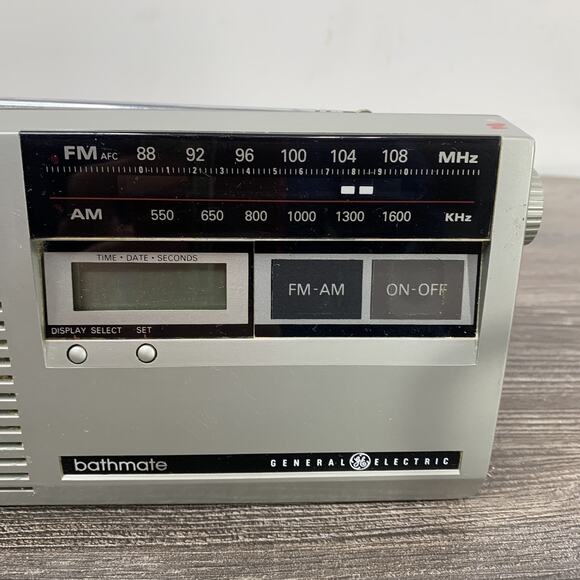 Vintage General Electric 7-4204A Bathmate FM/AM Radio Clock. Works - Picture 3 of 11